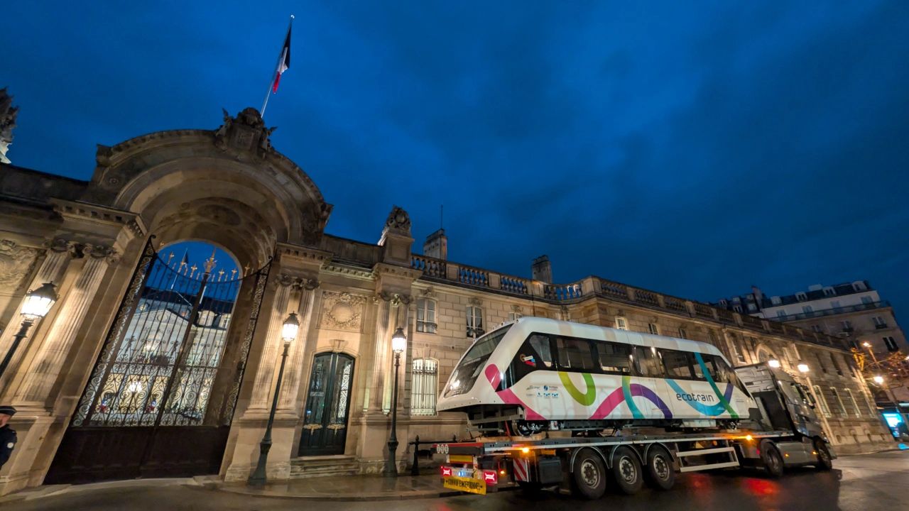 The EcoTrain in front of the Palais de l’Elysée during the Fabriqué en France exhibition