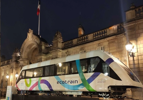 The EcoTrain in front of the Palais de l’Elysée during the Fabriqué en France exhibition